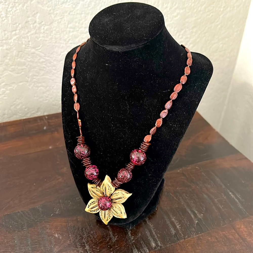 Vintage Apple Seed Pendant Necklace • EUC